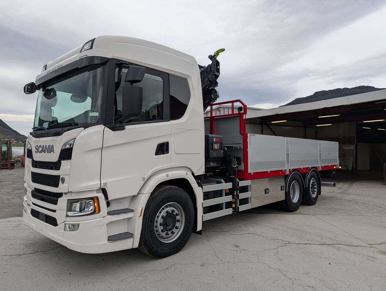 Scania G420 6x2 med HIAB 232-E5 Hipro og MCE påbygg - Kamion sa tovarnim sandukom, Kamion sa dizalicom: slika 3 Scania G420 6x2 med HIAB 232-E5 Hipro og MCE påbygg - Kamion sa tovarnim sandukom, Kamion sa dizalicom: slika 3