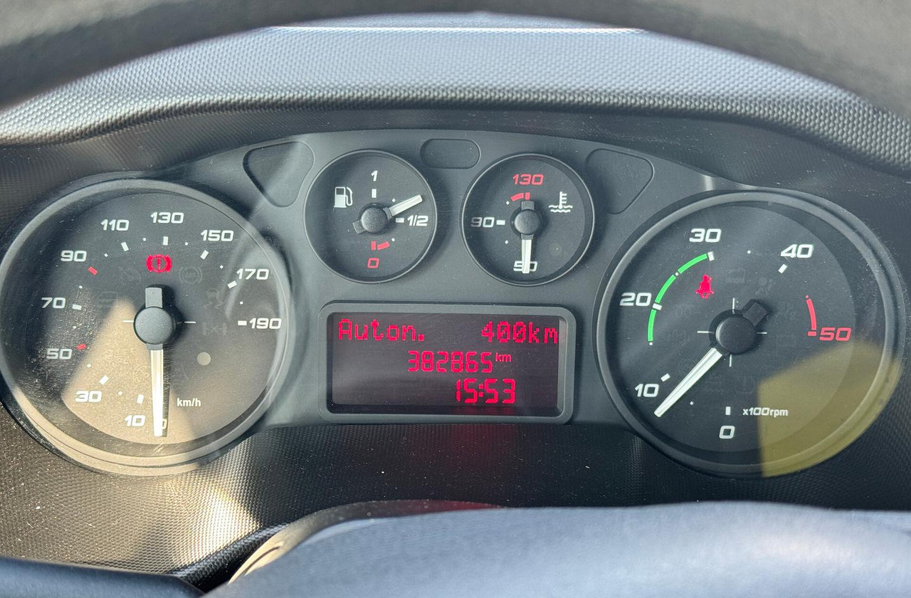 IVECO DAILY 35S15 - FRIGO FRC - PATENTE B - Dostavno vozilo hladnjača: slika 5 IVECO DAILY 35S15 - FRIGO FRC - PATENTE B - Dostavno vozilo hladnjača: slika 5