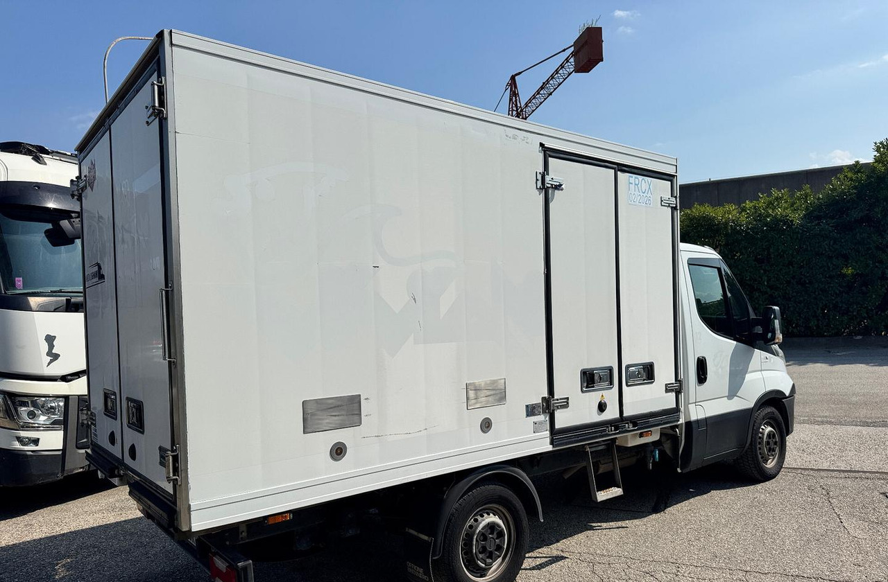 IVECO DAILY 35S15 - FRIGO FRC - PATENTE B - Dostavno vozilo hladnjača: slika 3 IVECO DAILY 35S15 - FRIGO FRC - PATENTE B - Dostavno vozilo hladnjača: slika 3
