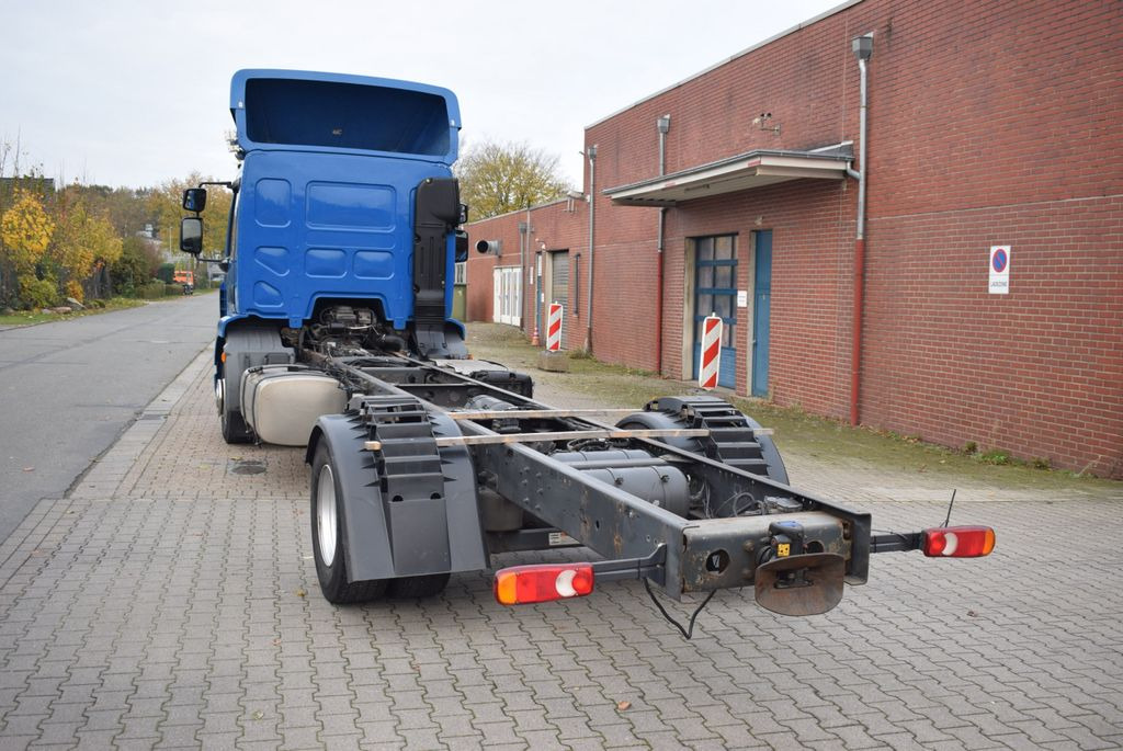 DAF LF 280 Fahrgestell Klima Navi 8-Gang ACC AHK - Kamion sa golom šasijom i zatvorenom kabinom: slika 5 DAF LF 280 Fahrgestell Klima Navi 8-Gang ACC AHK - Kamion sa golom šasijom i zatvorenom kabinom: slika 5