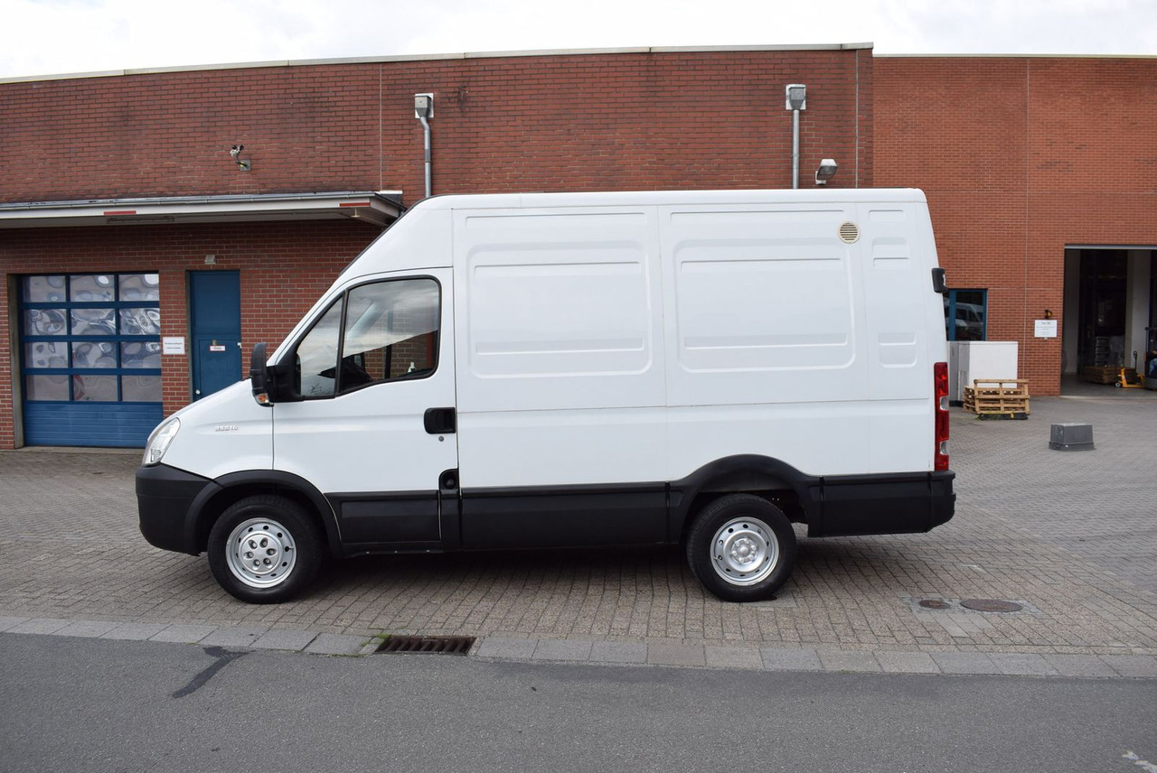 Iveco Daily 35 S 14L2H2 AHK Regale Standheizung - Furgon: slika 3 Iveco Daily 35 S 14L2H2 AHK Regale Standheizung - Furgon: slika 3