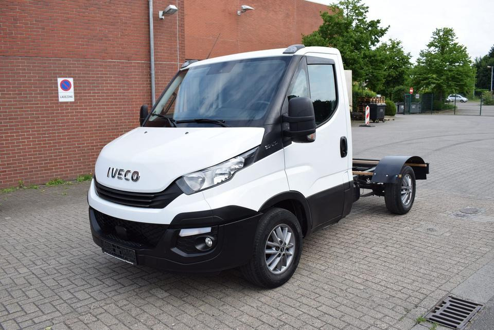 Iveco Daily 35 S21 3,0 Automatik Luftfederung Tempomat - Kamion sa golom šasijom i zatvorenom kabinom, Dostavno vozilo: slika 1 Iveco Daily 35 S21 3,0 Automatik Luftfederung Tempomat - Kamion sa golom šasijom i zatvorenom kabinom, Dostavno vozilo: slika 1