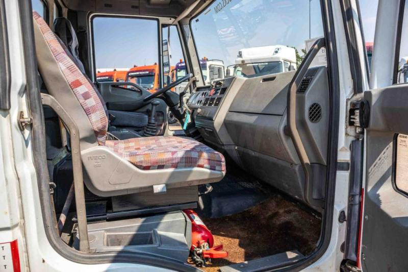 Interior photo 1: Kamion cisterna Iveco 85E15+ CITERNE 5000 L