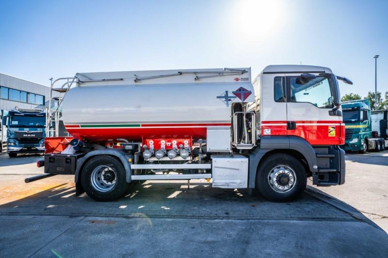 MAN TGS 18.400 4x4H +ALU CM 11.500L /4 COMP - Kamion cisterna: slika 3 MAN TGS 18.400 4x4H +ALU CM 11.500L /4 COMP - Kamion cisterna: slika 3