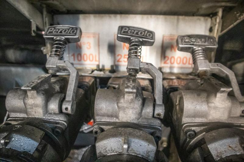 Renault 180 DCI+5500L/3COMP LAMES - Kamion cisterna: slika 5 Renault 180 DCI+5500L/3COMP LAMES - Kamion cisterna: slika 5