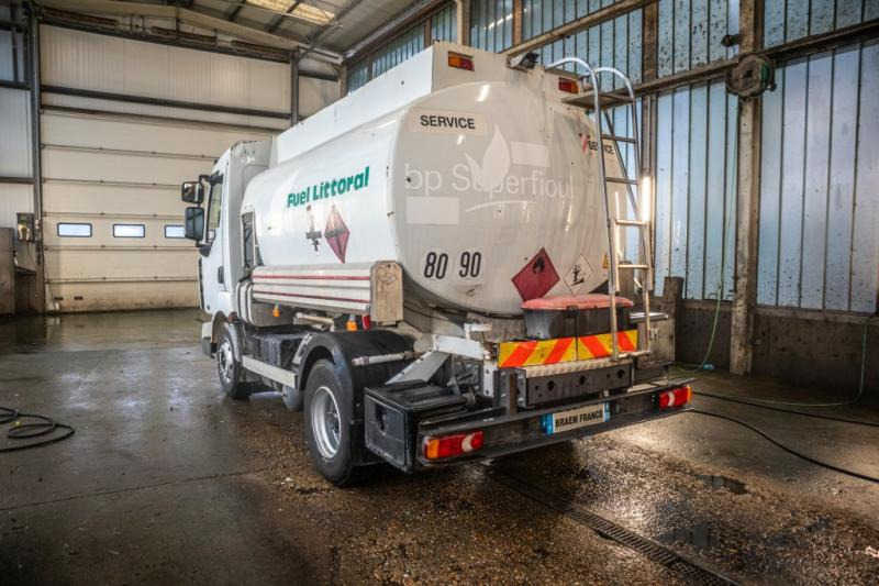 Renault 180 DCI+5500L/3COMP LAMES - Kamion cisterna: slika 4 Renault 180 DCI+5500L/3COMP LAMES - Kamion cisterna: slika 4