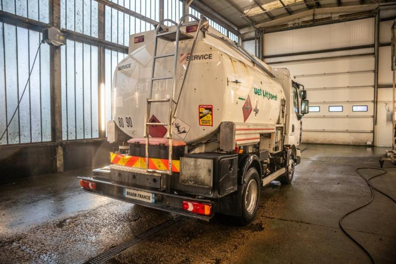 Renault 180 DCI+5500L/3COMP LAMES - Kamion cisterna: slika 3 Renault 180 DCI+5500L/3COMP LAMES - Kamion cisterna: slika 3