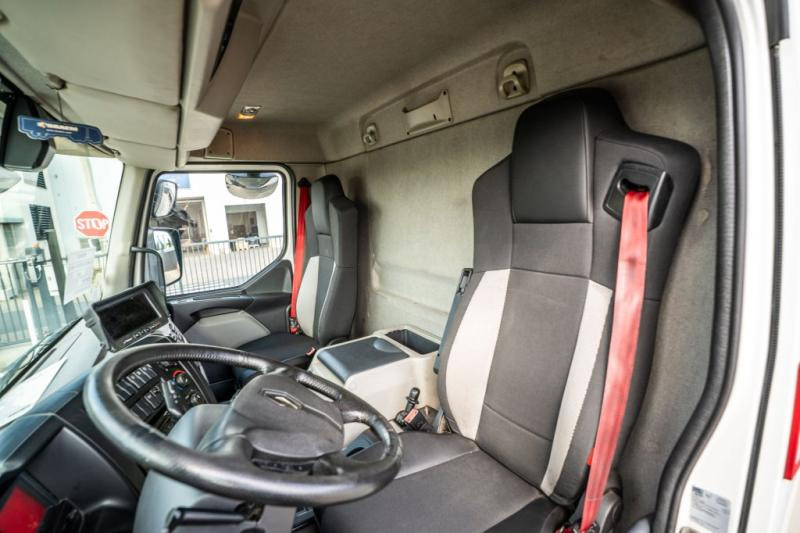 Kamion sa zatvorenim sandukom Renault D WIDE 320 DXI +DHOLLANDIA: slika 8