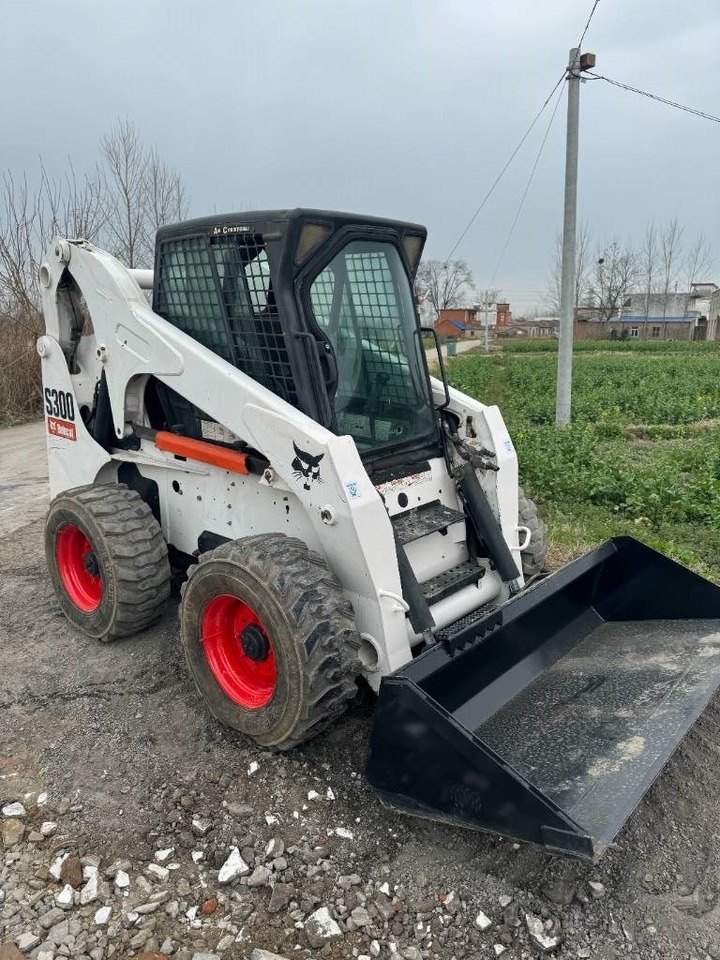 Bobcat S 300 - Mini utovarivač: slika 4 Bobcat S 300 - Mini utovarivač: slika 4