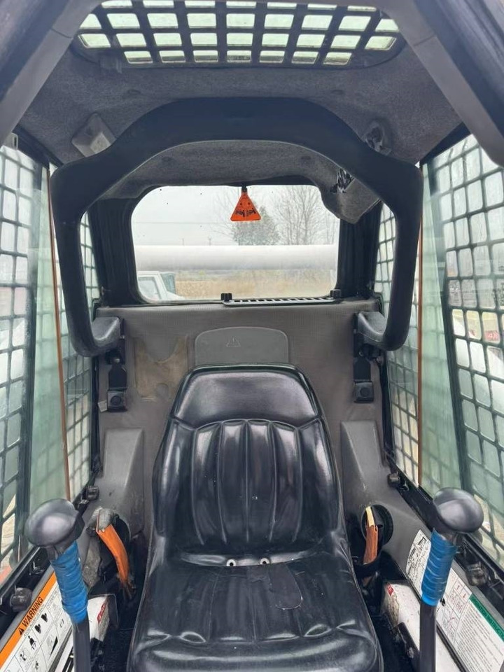 Bobcat S 300 - Mini utovarivač: slika 2 Bobcat S 300 - Mini utovarivač: slika 2