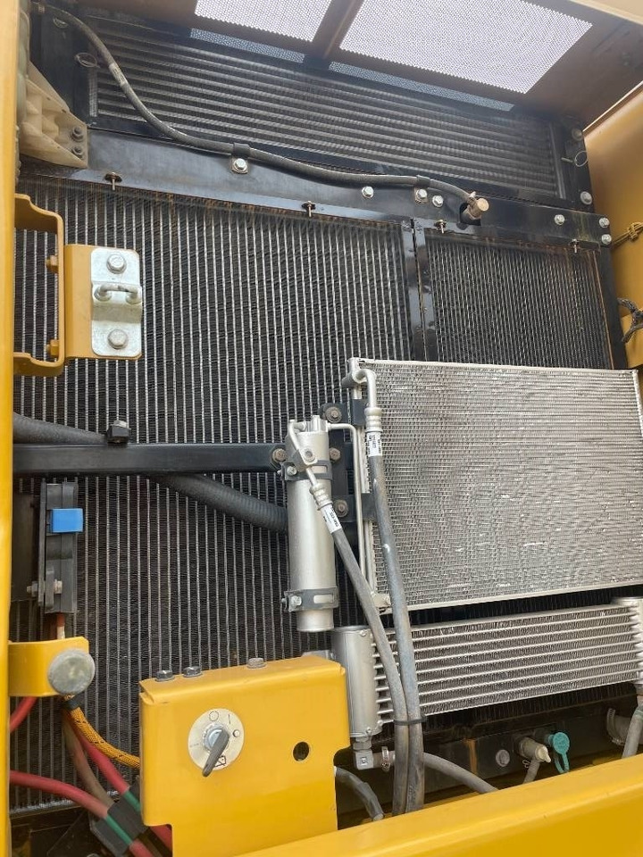 Bager guseničar CAT 330GC: slika 6