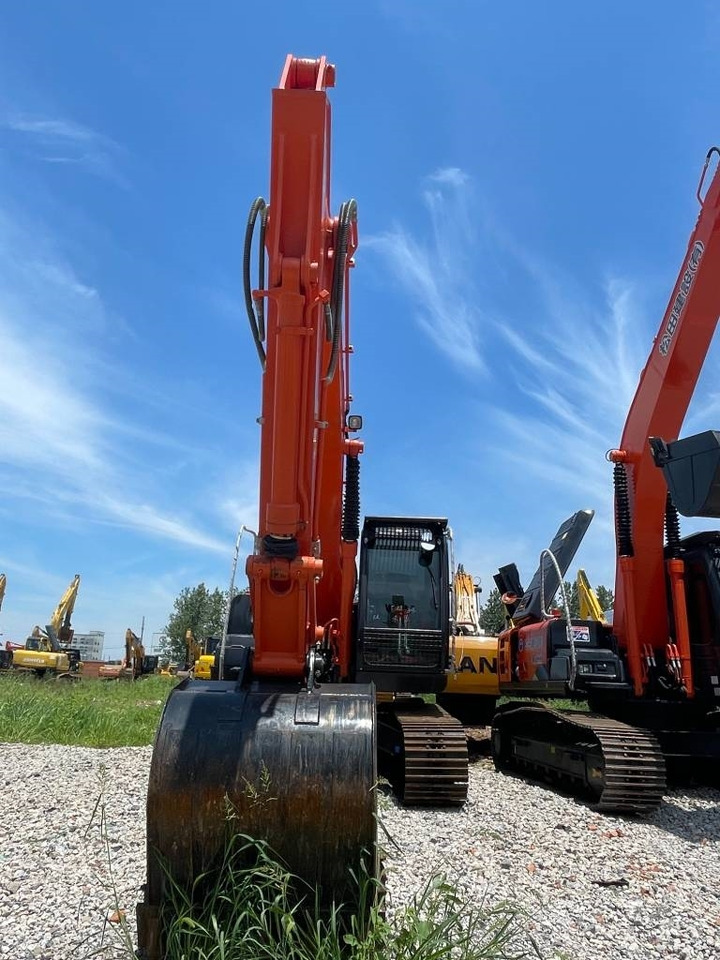 Hitachi ZX 200 - Bager guseničar: slika 2 Hitachi ZX 200 - Bager guseničar: slika 2