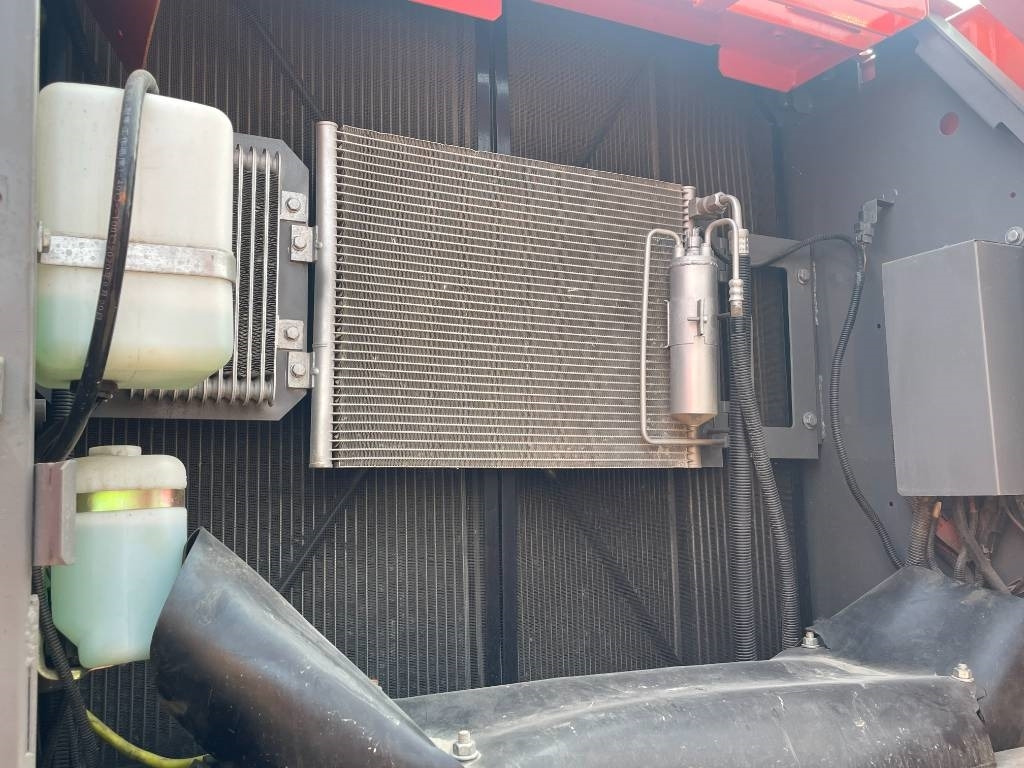 Hitachi ZX 210 - Bager guseničar: slika 3 Hitachi ZX 210 - Bager guseničar: slika 3