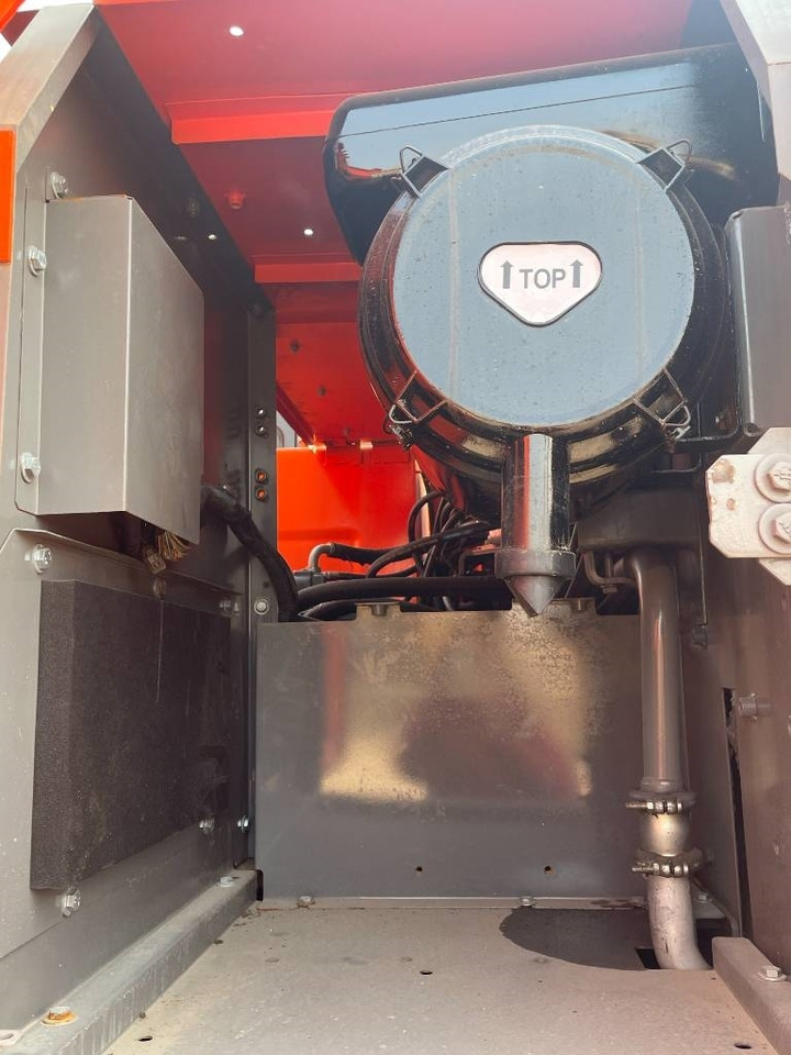 Hitachi ZX 210 - Bager guseničar: slika 2 Hitachi ZX 210 - Bager guseničar: slika 2