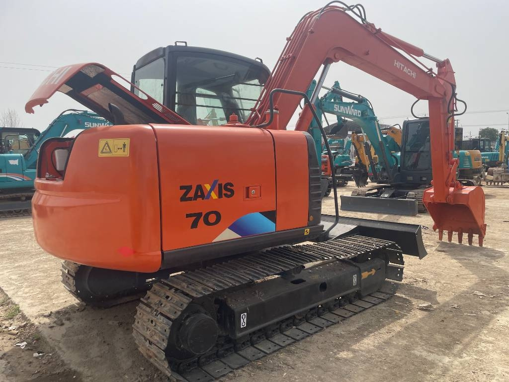 Hitachi ZX 70 - Mini bager: slika 1 Hitachi ZX 70 - Mini bager: slika 1