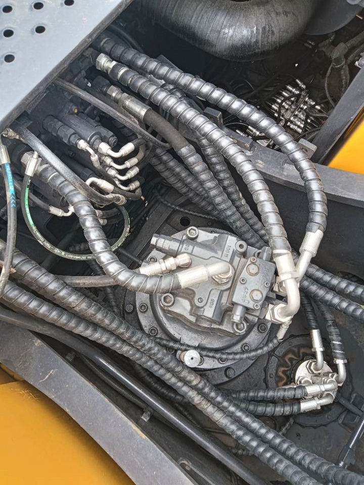 Lizing Volvo EC 240  Volvo EC 240: slika 9