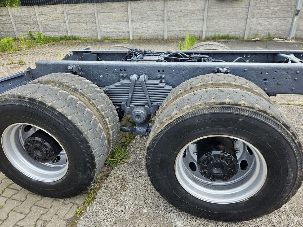 Scania 144 530 6X4 Manual Pump AND Injectros - Full Sprin G - Kamion sa golom šasijom i zatvorenom kabinom: slika 4 Scania 144 530 6X4 Manual Pump AND Injectros - Full Sprin G - Kamion sa golom šasijom i zatvorenom kabinom: slika 4