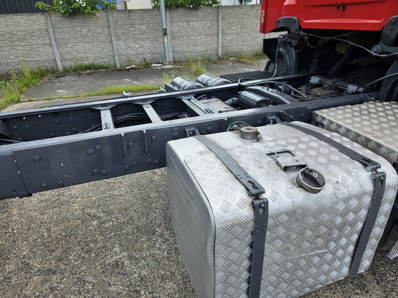 Scania 144 530 6X4 Manual Pump AND Injectros - Full Sprin G - Kamion sa golom šasijom i zatvorenom kabinom: slika 3 Scania 144 530 6X4 Manual Pump AND Injectros - Full Sprin G - Kamion sa golom šasijom i zatvorenom kabinom: slika 3