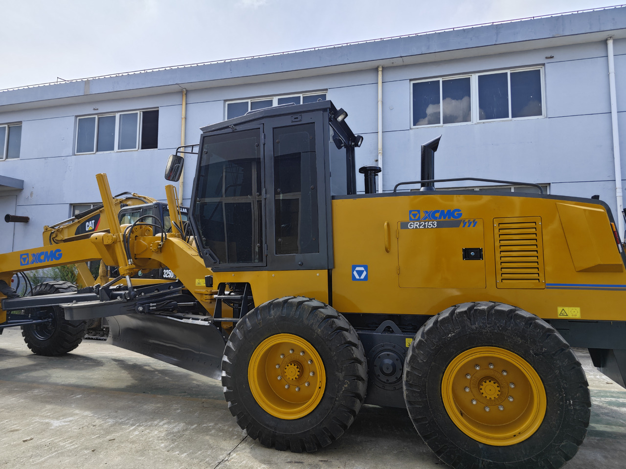 XCMG GR215 used motor grader - Grejder: slika 3 XCMG GR215 used motor grader - Grejder: slika 3