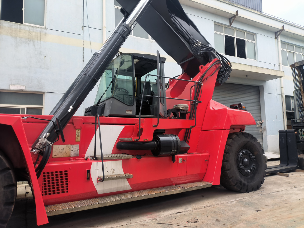 Kalmar DRF450 Used Reach stacker/Container forklift - Dizalica za kontejnere: slika 3 Kalmar DRF450 Used Reach stacker/Container forklift - Dizalica za kontejnere: slika 3