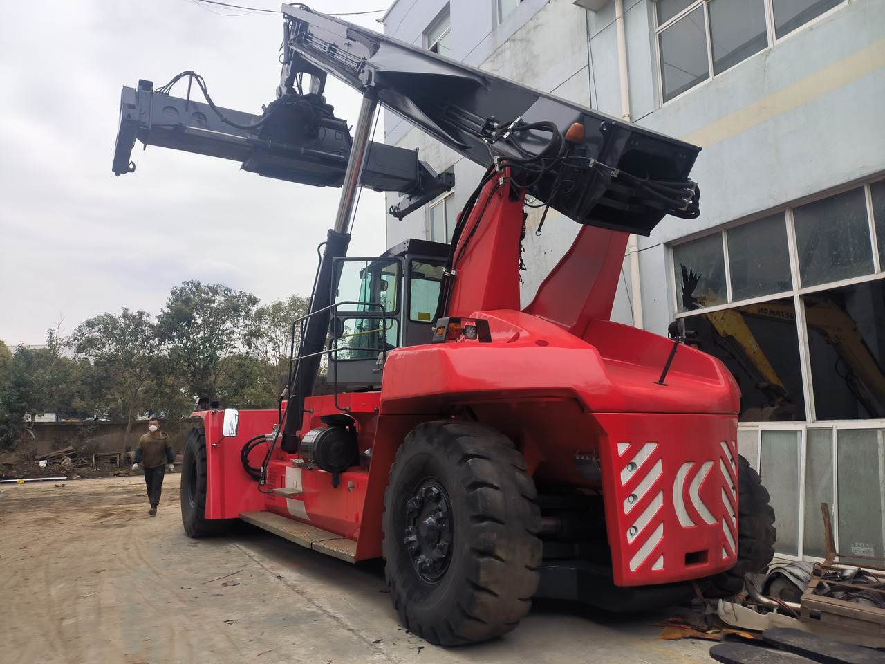 Kalmar DRF450 Used Reach stacker/Container forklift - Dizalica za kontejnere: slika 1 Kalmar DRF450 Used Reach stacker/Container forklift - Dizalica za kontejnere: slika 1