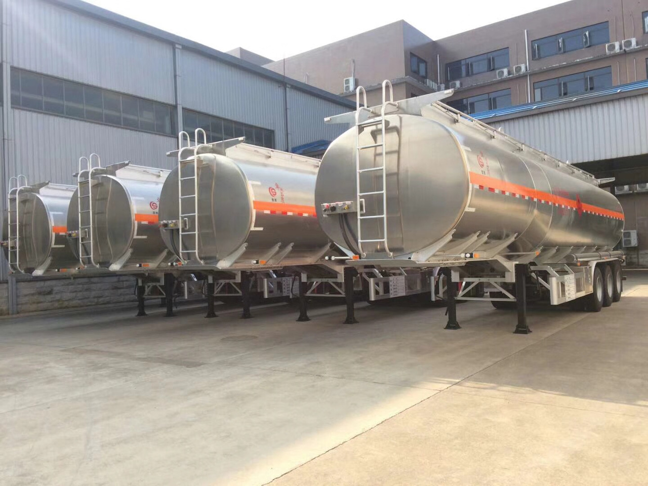 JSIE JSIE9400FT - Poluprikolica cisterna: slika 1 JSIE JSIE9400FT - Poluprikolica cisterna: slika 1