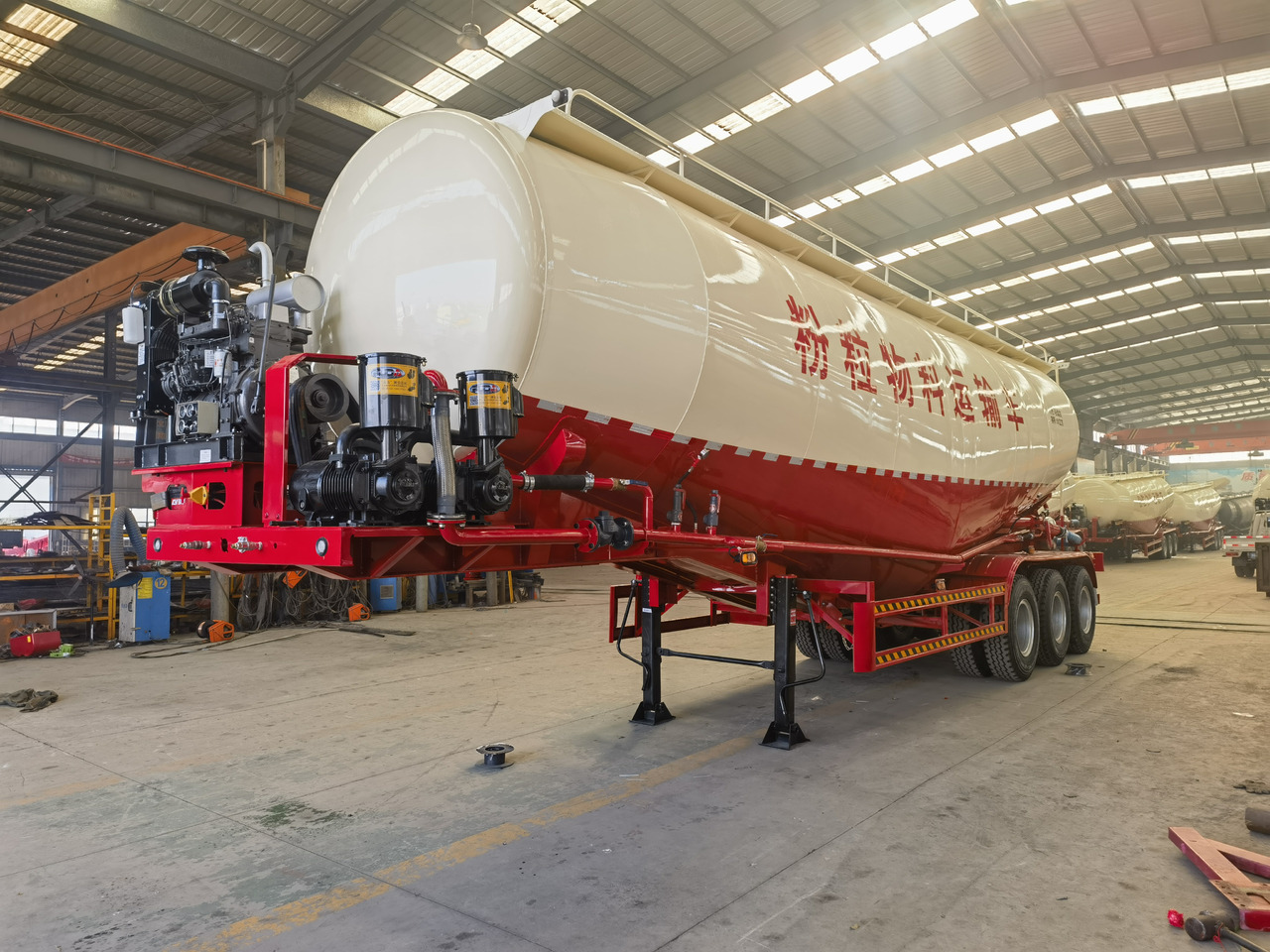 JSIE JSIE9404GFL - Poluprikolica cisterna: slika 2 JSIE JSIE9404GFL - Poluprikolica cisterna: slika 2