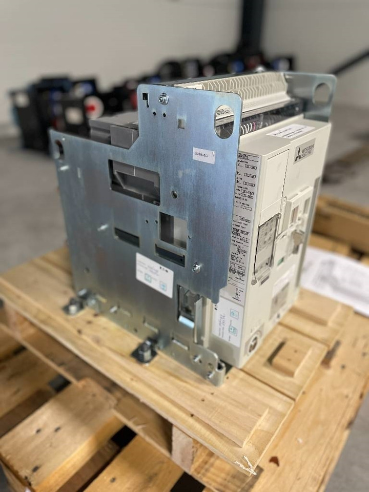 Mitsubishi Circuit breaker 1000A - AE1000-SW 3P - DPX-12648 - Građevinska mašina: slika 2 Mitsubishi Circuit breaker 1000A - AE1000-SW 3P - DPX-12648 - Građevinska mašina: slika 2