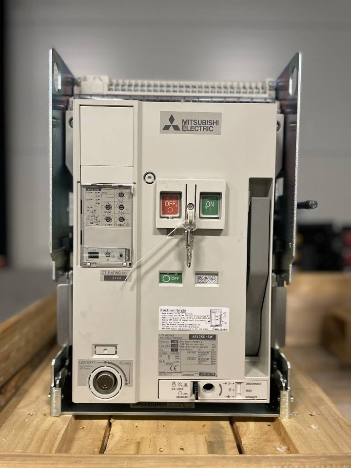 Mitsubishi Circuit breaker 1250A - AE1250-SW 3P - DPX-12648 - Građevinska mašina: slika 1 Mitsubishi Circuit breaker 1250A - AE1250-SW 3P - DPX-12648 - Građevinska mašina: slika 1