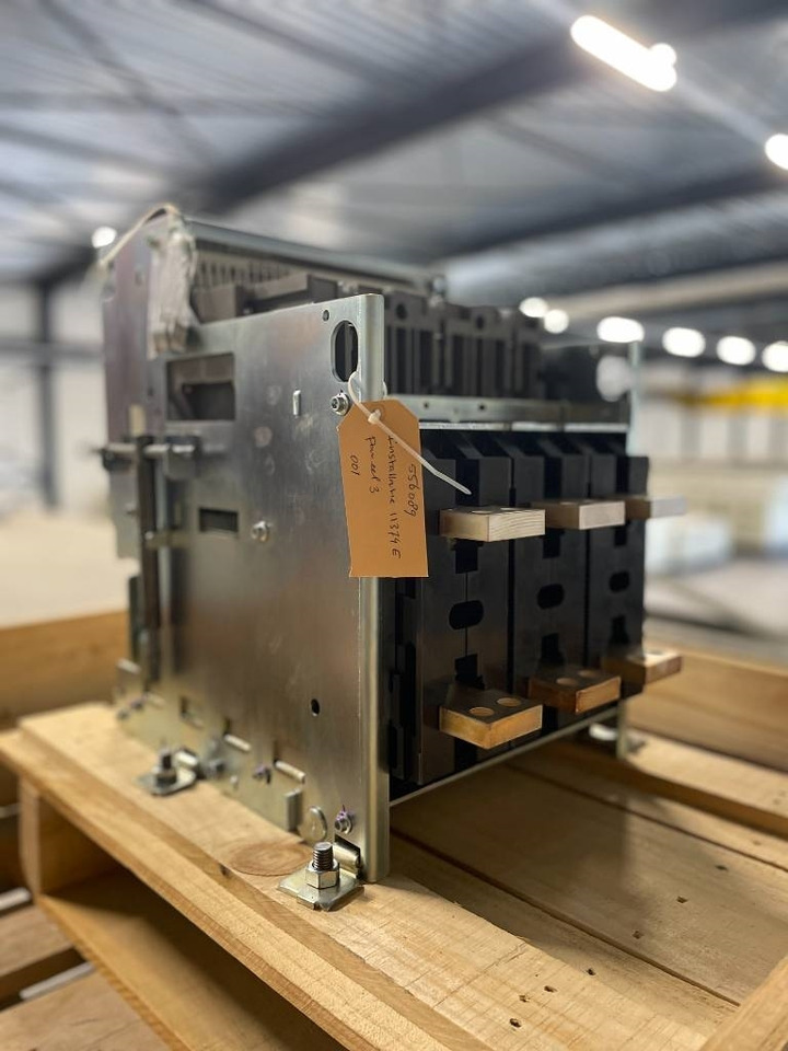 Mitsubishi Circuit breaker 1250A - AE1250-SW 3P - DPX-12648 - Građevinska mašina: slika 4 Mitsubishi Circuit breaker 1250A - AE1250-SW 3P - DPX-12648 - Građevinska mašina: slika 4