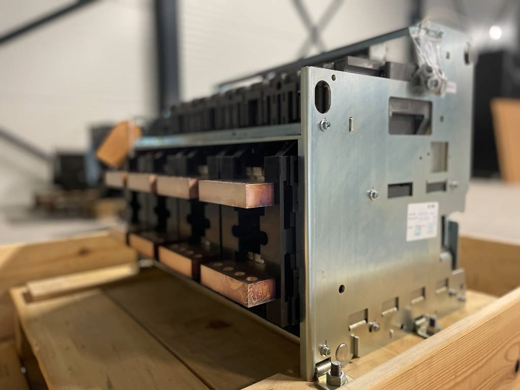 Mitsubishi Circuit breaker 4000A - AE4000-SWA 4P - DPX-12648 - Građevinska mašina: slika 3 Mitsubishi Circuit breaker 4000A - AE4000-SWA 4P - DPX-12648 - Građevinska mašina: slika 3