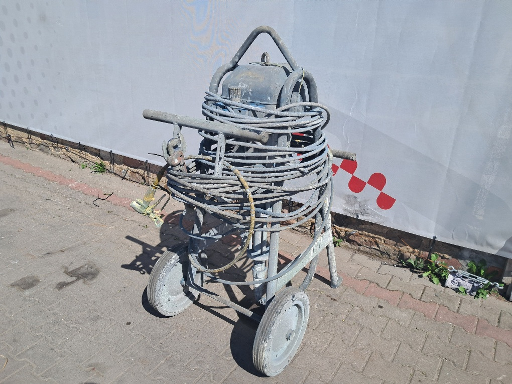 Agregat malarski pompa WAGNER PROTEC 95-150 - Rok 2022 - 530 bar - AIRLESS - Građevinska oprema: slika 5 Agregat malarski pompa WAGNER PROTEC 95-150 - Rok 2022 - 530 bar - AIRLESS - Građevinska oprema: slika 5