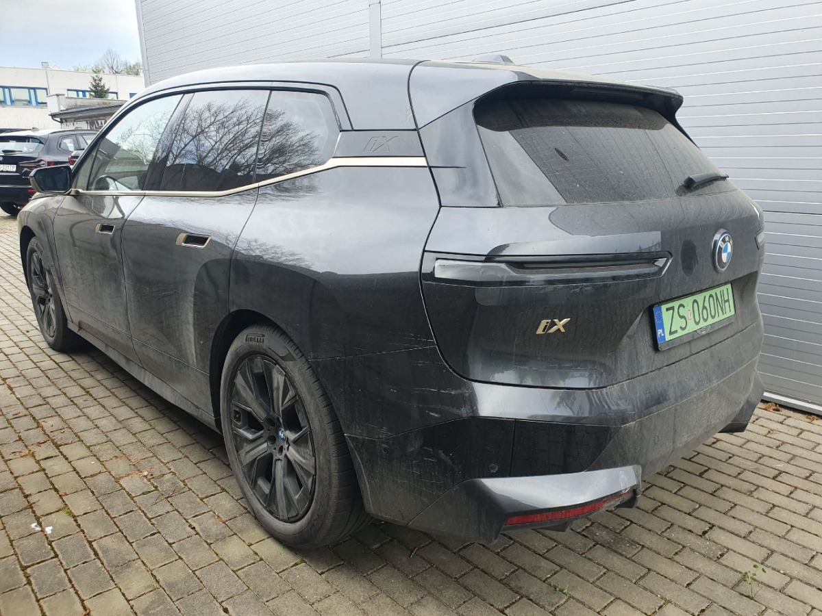 BMW iX XDRIVE40 SUV - SUV: slika 4 BMW iX XDRIVE40 SUV - SUV: slika 4