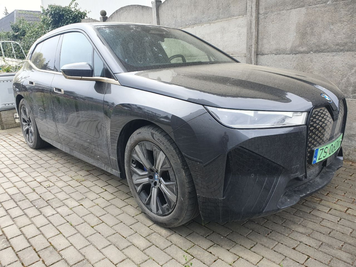 BMW iX XDRIVE40 SUV - SUV: slika 1 BMW iX XDRIVE40 SUV - SUV: slika 1