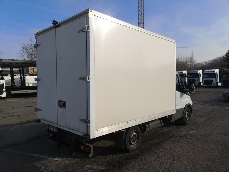 IVECO DAILY KONTENER - Dostavno vozilo sa zatvorenim sandukom: slika 2 IVECO DAILY KONTENER - Dostavno vozilo sa zatvorenim sandukom: slika 2