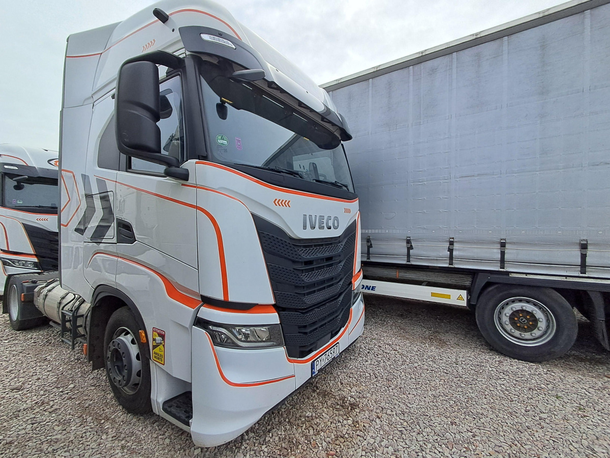 IVECO AS440ST/FP LT LNG CIĄGNIK SIODŁOWY - Tegljač: slika 1 IVECO AS440ST/FP LT LNG CIĄGNIK SIODŁOWY - Tegljač: slika 1