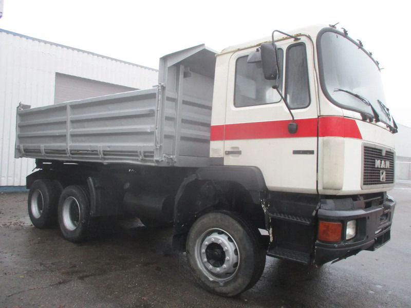 MAN 26 322 ZF Manual , 6x4 , 3 way tipper , Spring suspension - Istovarivač: slika 4 MAN 26 322 ZF Manual , 6x4 , 3 way tipper , Spring suspension - Istovarivač: slika 4