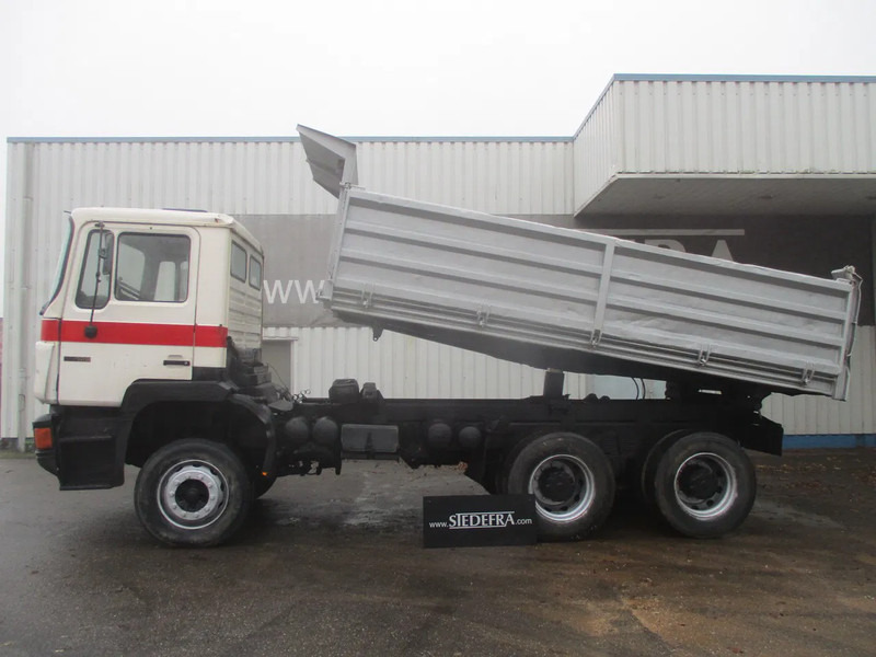 MAN 26 322 ZF Manual , 6x4 , 3 way tipper , Spring suspension - Istovarivač: slika 2 MAN 26 322 ZF Manual , 6x4 , 3 way tipper , Spring suspension - Istovarivač: slika 2