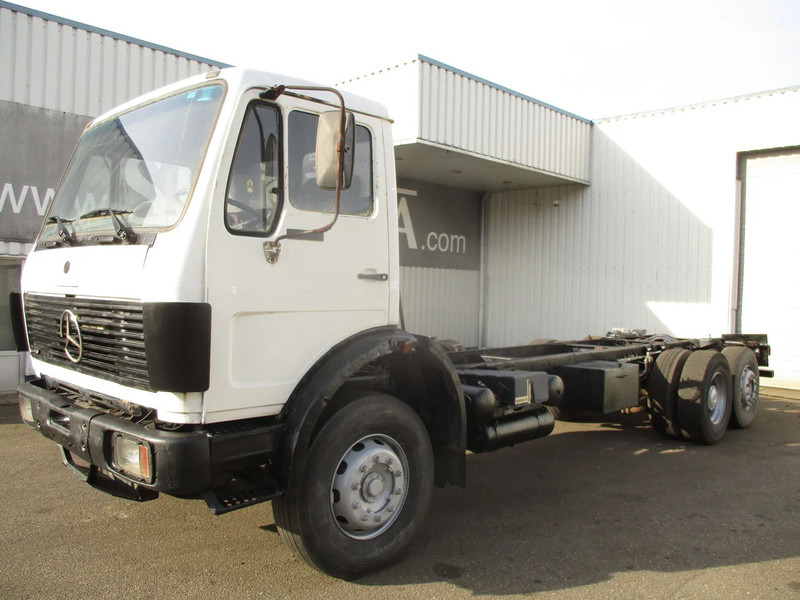 Mercedes-Benz 2233 , V8, Bi Turbo , ZF Manual , 6x2 - Kamion sa golom šasijom i zatvorenom kabinom: slika 1 Mercedes-Benz 2233 , V8, Bi Turbo , ZF Manual , 6x2 - Kamion sa golom šasijom i zatvorenom kabinom: slika 1