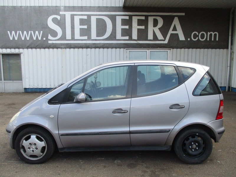 Mercedes-Benz A-Klasse A160 Elegance , Manual - Hečbek: slika 2 Mercedes-Benz A-Klasse A160 Elegance , Manual - Hečbek: slika 2