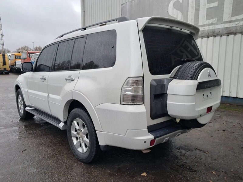 Mitsubishi Pajero GLS 3.5 - V6 , 4x4 , 7 Pers., Full Option - Automobil: slika 5 Mitsubishi Pajero GLS 3.5 - V6 , 4x4 , 7 Pers., Full Option - Automobil: slika 5