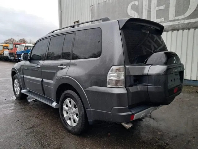 Mitsubishi Pajero GLS 3.5 - V6 , 4x4 , 7 Pers., Full Option - Automobil: slika 5 Mitsubishi Pajero GLS 3.5 - V6 , 4x4 , 7 Pers., Full Option - Automobil: slika 5