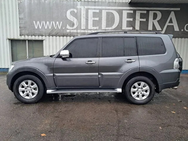 Mitsubishi Pajero GLS 3.5 - V6 , 4x4 , 7 Pers., Full Option - Automobil: slika 2 Mitsubishi Pajero GLS 3.5 - V6 , 4x4 , 7 Pers., Full Option - Automobil: slika 2