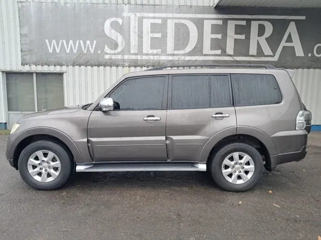 Mitsubishi Pajero GLS 3.5 - V6 , 4x4 , 7 Pers. , Full option - Automobil: slika 2 Mitsubishi Pajero GLS 3.5 - V6 , 4x4 , 7 Pers. , Full option - Automobil: slika 2