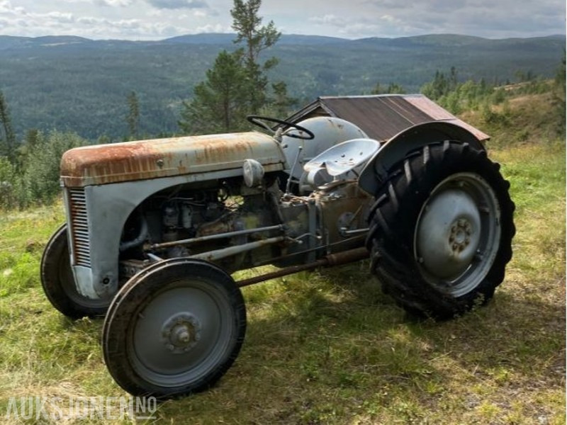 1950 Massey Ferguson Gråtass - Traktor: slika 1 1950 Massey Ferguson Gråtass - Traktor: slika 1