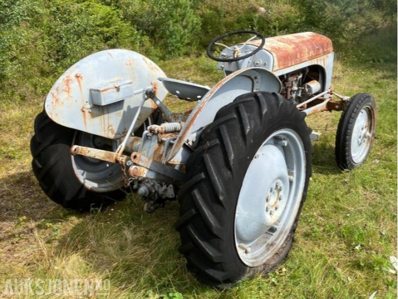 1950 Massey Ferguson Gråtass - Traktor: slika 4 1950 Massey Ferguson Gråtass - Traktor: slika 4