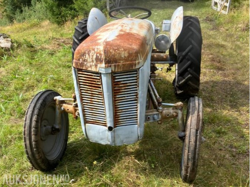 1950 Massey Ferguson Gråtass - Traktor: slika 2 1950 Massey Ferguson Gråtass - Traktor: slika 2