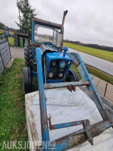 1972 Ford 3000 traktor med laster og skuffe - Traktor: slika 4 1972 Ford 3000 traktor med laster og skuffe - Traktor: slika 4