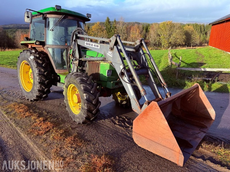 1983 John Deere 2040 SYNCHRON 9527 timer m/ Frontlasterskuffe - Traktor: slika 2 1983 John Deere 2040 SYNCHRON 9527 timer m/ Frontlasterskuffe - Traktor: slika 2