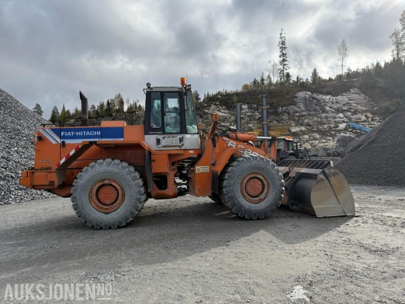 1995 Fiat-Hitachi FR 220.2 - Utovarivač točkaš: slika 5 1995 Fiat-Hitachi FR 220.2 - Utovarivač točkaš: slika 5